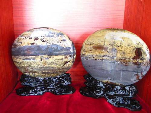 小巧玲珑的草花石