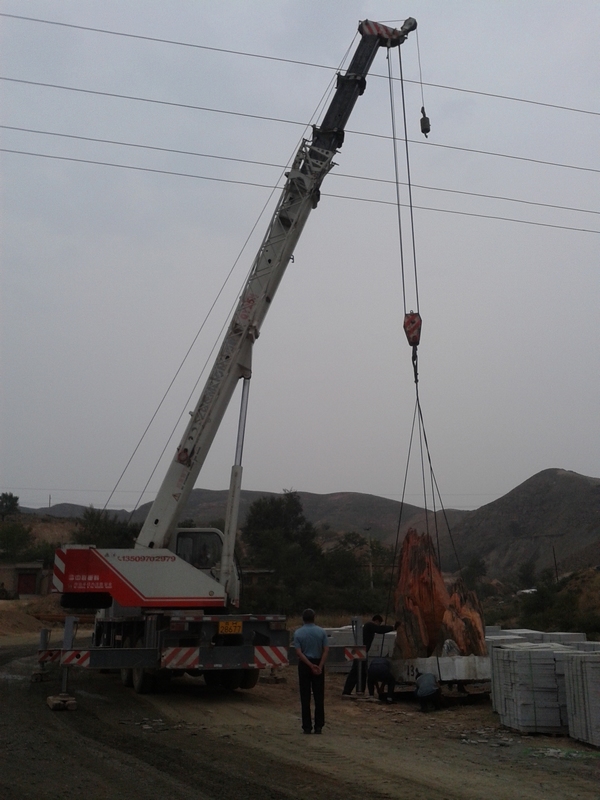 晚霞红假山安装